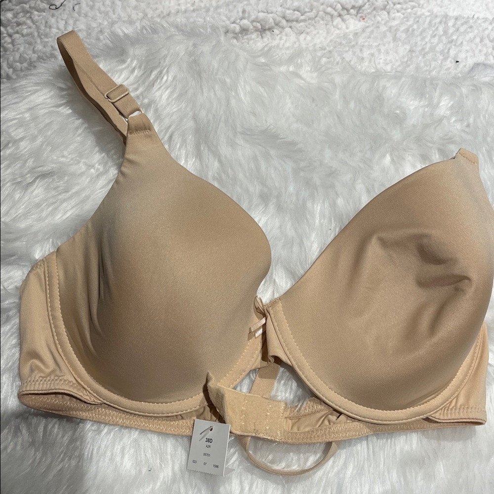 NWT Women's Beige Maidenform Bra size 38D.